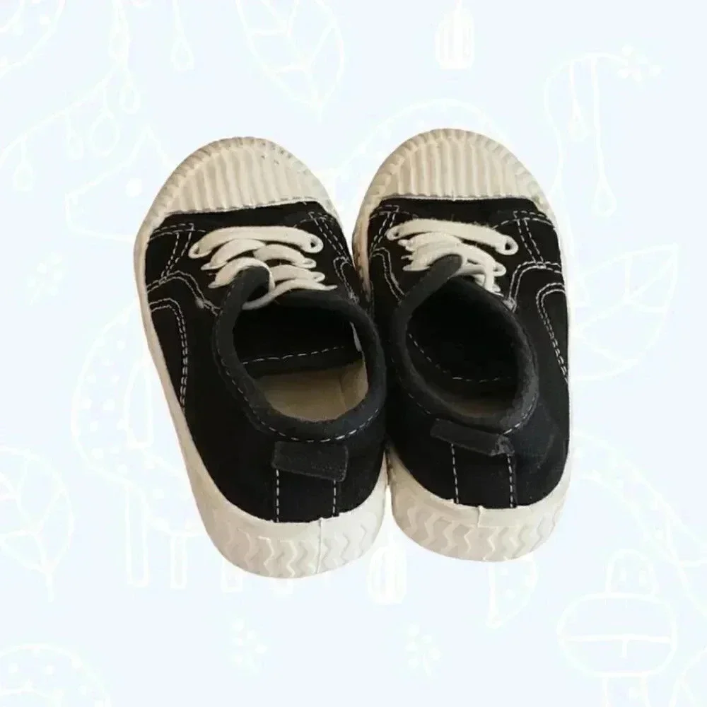 Sneaker for kids size (23) 7 blk/wht